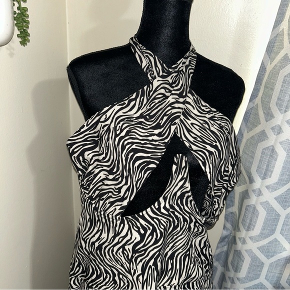 Plus Black Zebra Underwired Cross Front Bodycon Dress - Picture 3 of 8